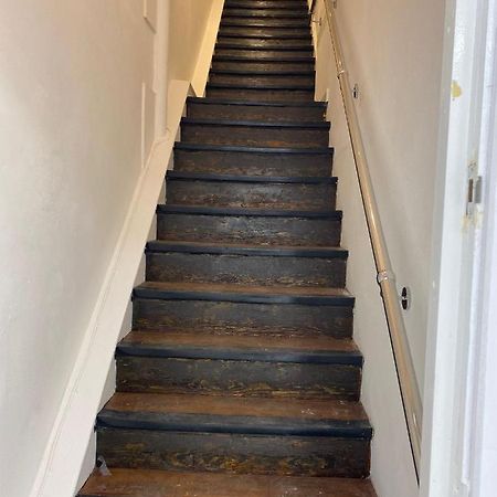 Lovely 1-Bedroom Loft Apartment Above Shop With Free Parking- Long Term Let Available Maldon Eksteriør billede