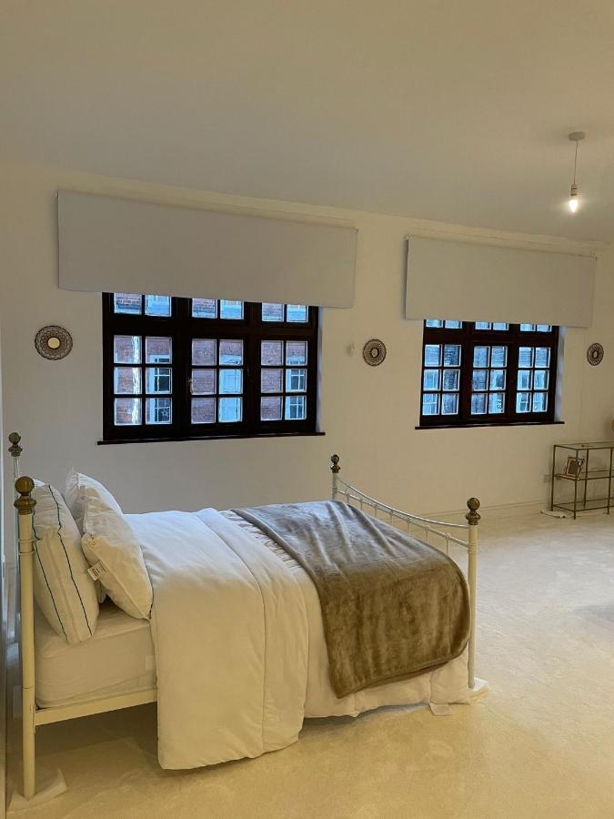 Lovely 1-Bedroom Loft Apartment Above Shop With Free Parking- Long Term Let Available Maldon Eksteriør billede