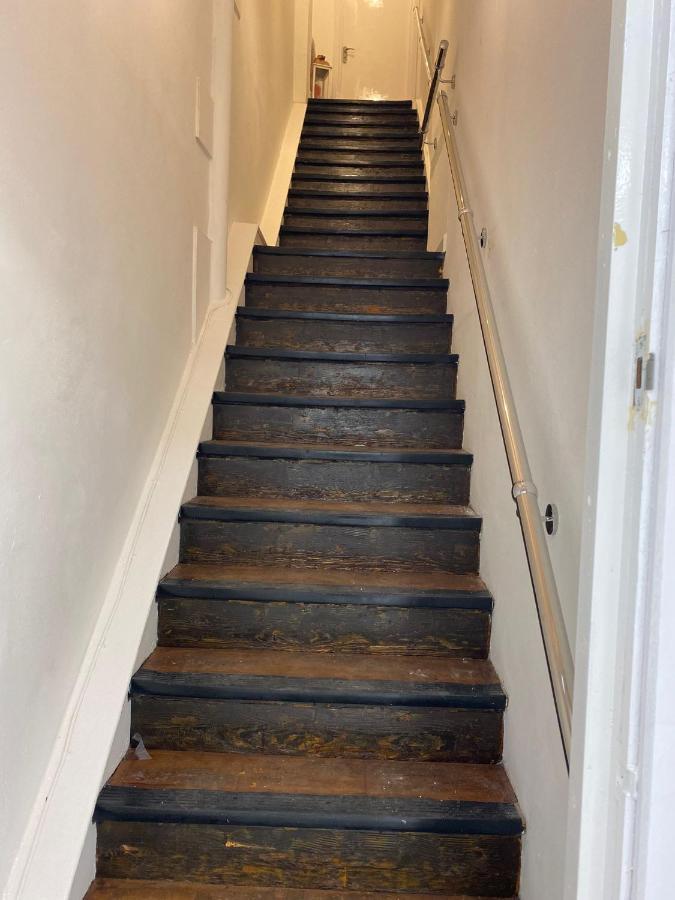 Lovely 1-Bedroom Loft Apartment Above Shop With Free Parking- Long Term Let Available Maldon Eksteriør billede